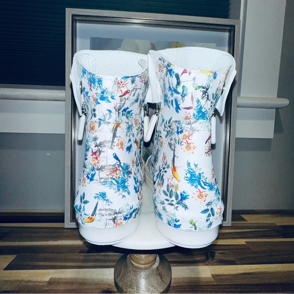 JOHNNY WAS FEATHERED FRIENDS HIGH TOP SNEAKERS sz 38 - Picture 3 of 9